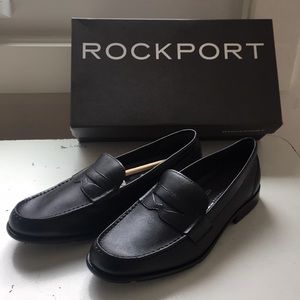 men’s / boy’s black loafers